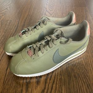 Nike cortez green, worn twice, size 8